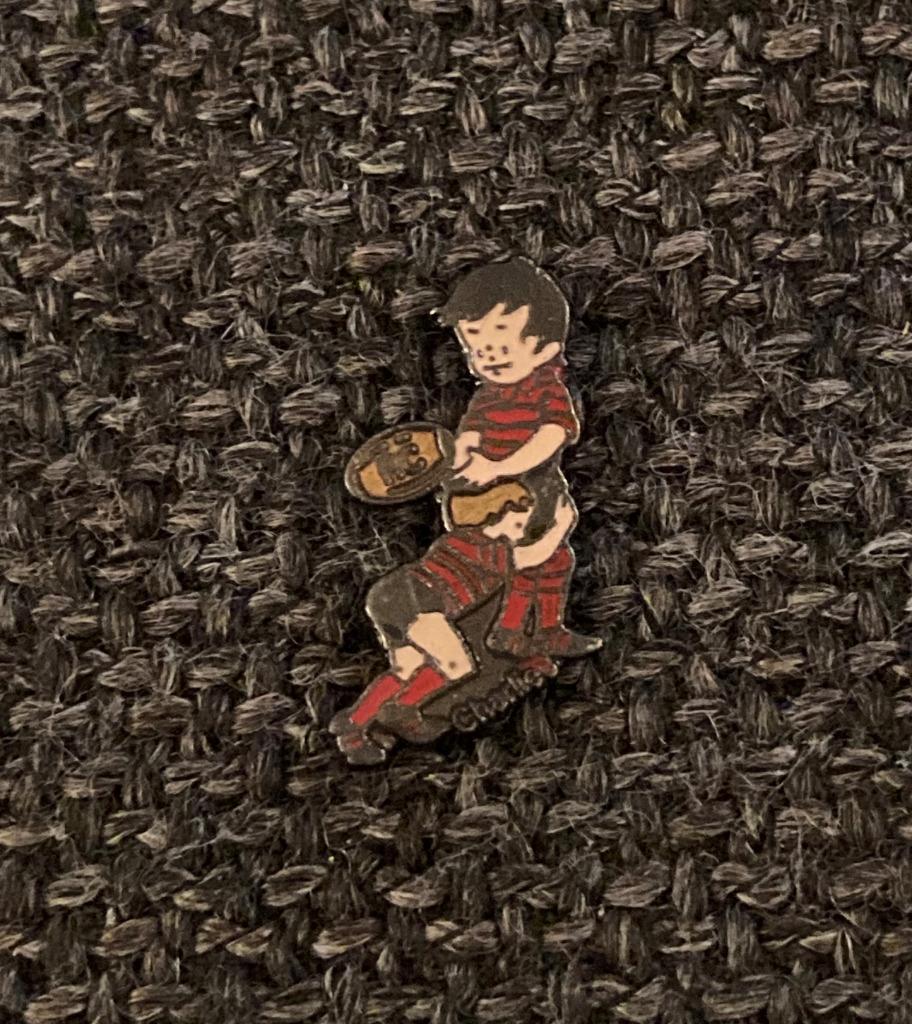 PIN - CHARLIE - RUGBY - AMERICAN FOOTBALL, Envoi, Utilisé, Sport, Insigne ou Pin's