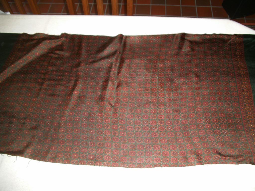 Tissu pour foulard femme ou homme 125x55cm, Hobby & Loisirs créatifs, Tissus & Chiffons, Comme neuf, 30 à 120 cm, 30 à 200 cm