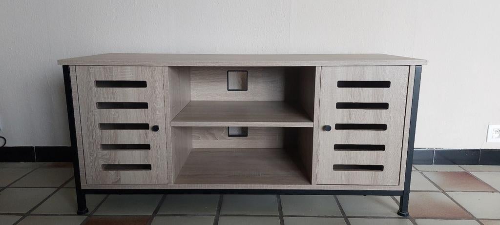 Stevige tv kast, Ophalen