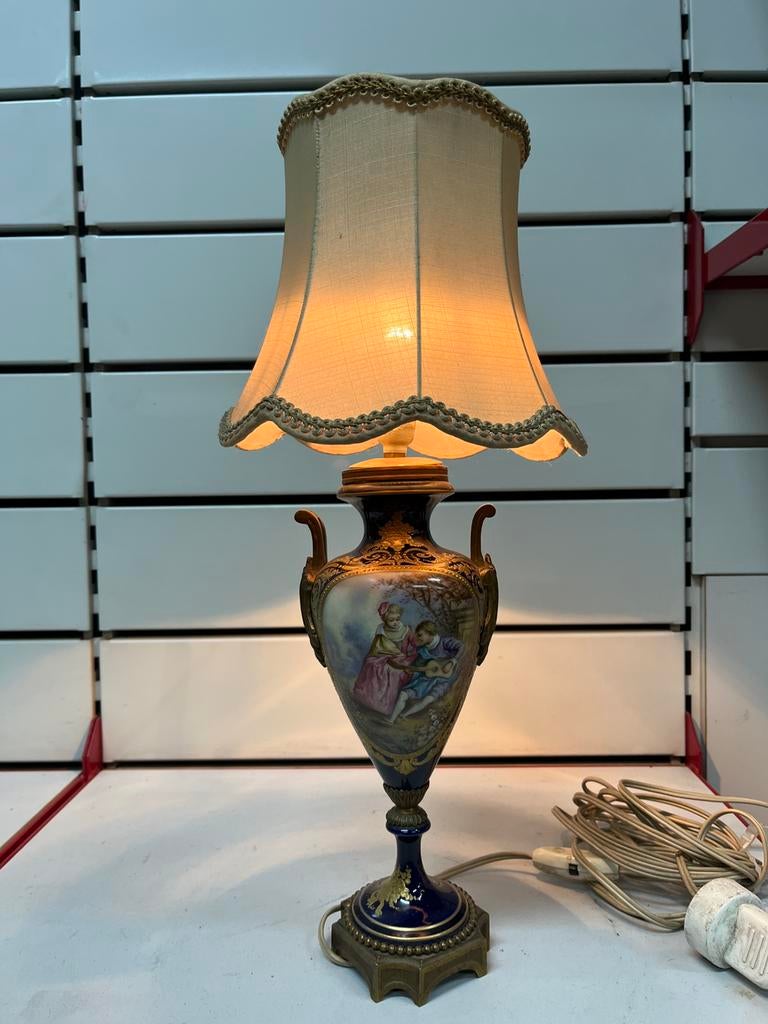 Antieke porseleinen lamp — Galant tafereel — Brons —19e eeuw, Ophalen