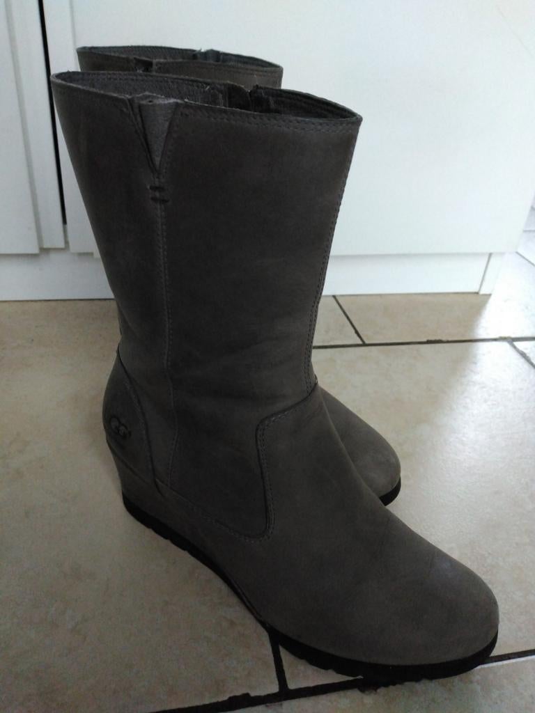 Grijze gevoerde UGG laarsjes maat 39 S/N 1012528, Enlèvement ou Envoi