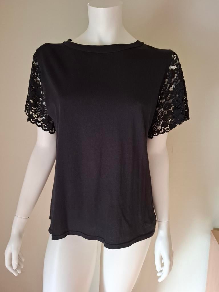 Zwarte shirt met Kanten mouwen en leuke strik achteraan, Manches courtes, Taille 38/40 (M), Enlèvement ou Envoi, Comme neuf
