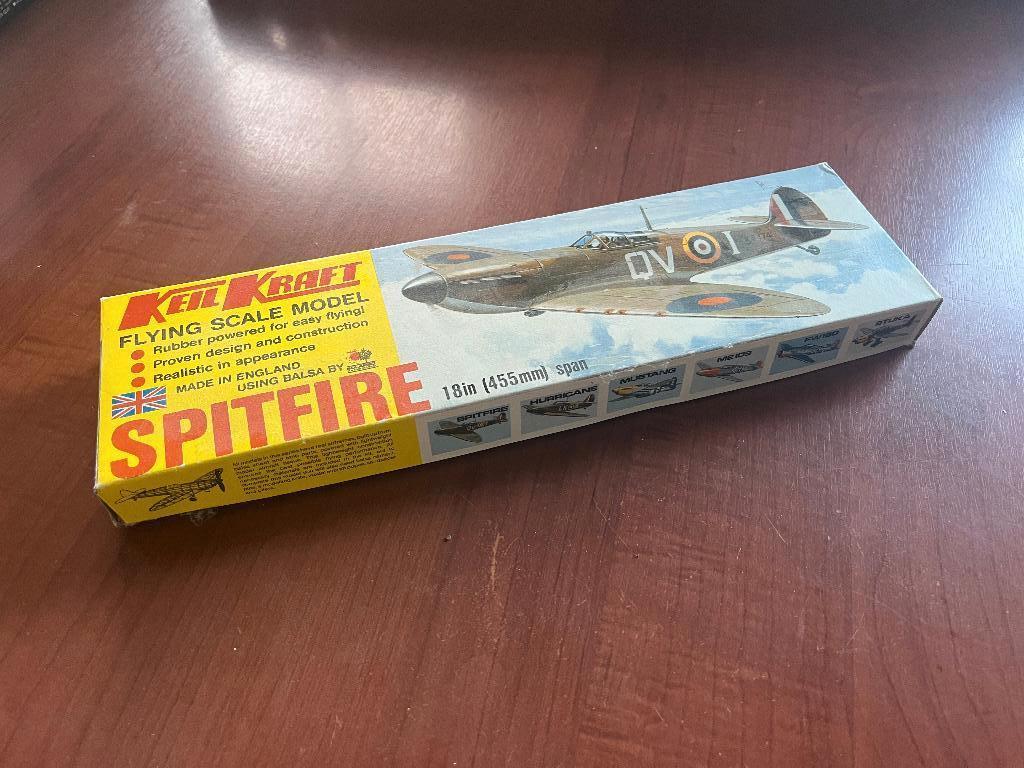 Avion Keil Kraft Flying Scale Model Spitfire., Enlèvement ou Envoi, Comme neuf, Avion