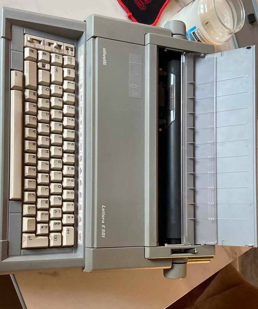 Machine à écrire Olivetti Lettera E 501, Divers, Machines à écrire, Enlèvement, Utilisé