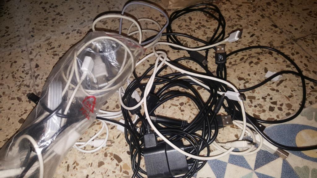 lot 25 cables usb chargeurs gsm, Télécoms, Téléphonie mobile | Chargeurs pour téléphone, Enlèvement ou Envoi, Comme neuf