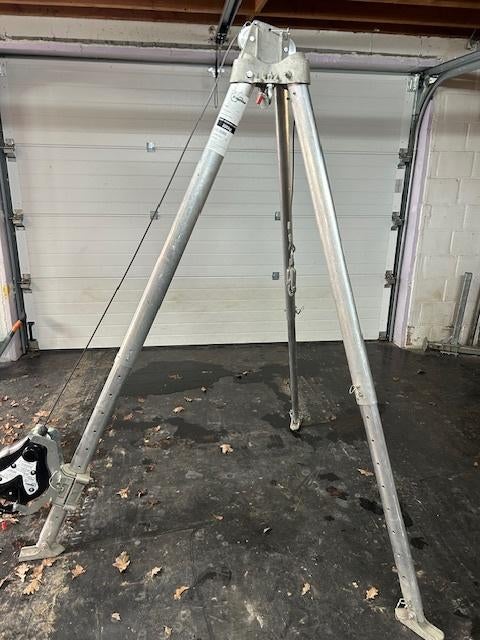 Tripod, Enlèvement