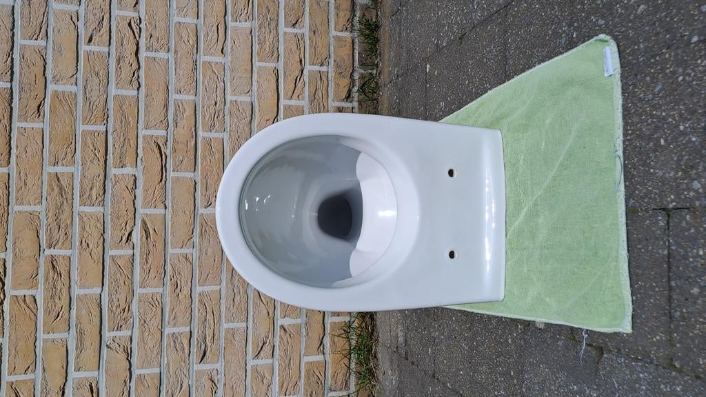 Hangtoilet merk Sphinx, Ophalen, Gebruikt, Toilet