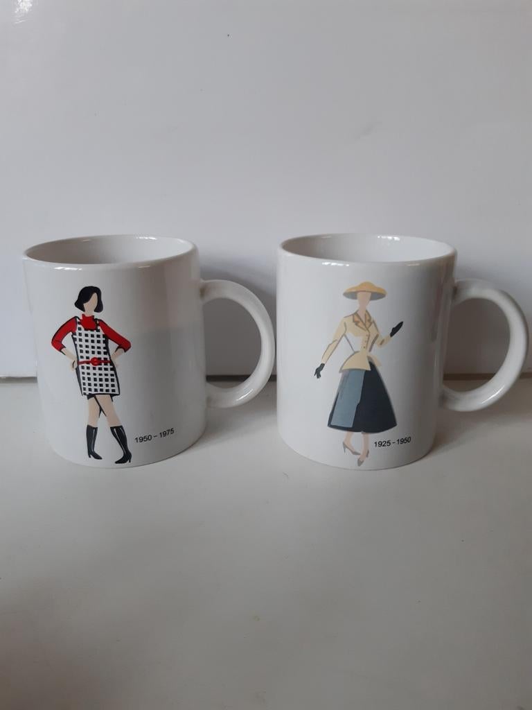 2 tasses histoire de la mode, Maison & Meubles, Enlèvement ou Envoi, Utilisé