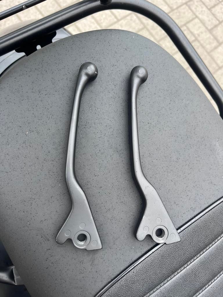 Leviers de frein Vespa GTS noirs mats, Enlèvement