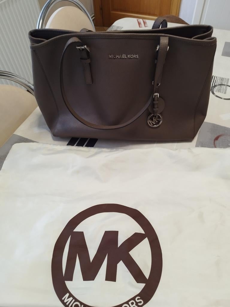 Originele handtas taupe van Michael Kors, Bijoux, Sacs & Beauté, Enlèvement ou Envoi, Utilisé, Autres couleurs