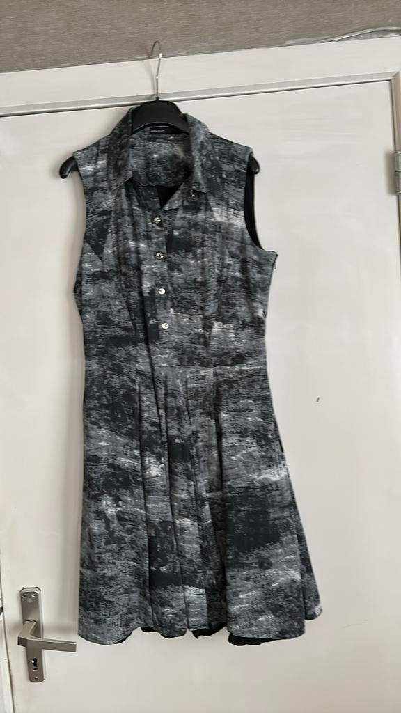 Karen Millen kleed 40 zwart grijs, Kleding | Dames, Ophalen of Verzenden, Nieuw, Zwart