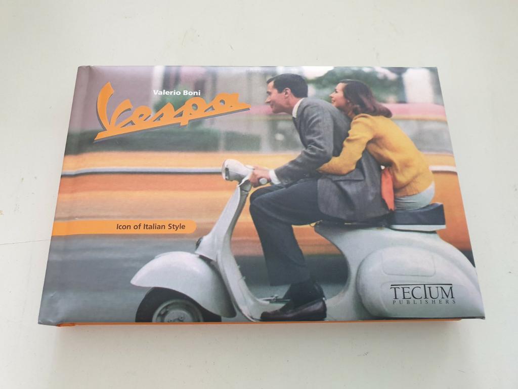 V. Boni - Vespa Icons of Style  2-talig NL - FR bilangue, Boeken, Ophalen of Verzenden, Zo goed als nieuw, V. Boni
