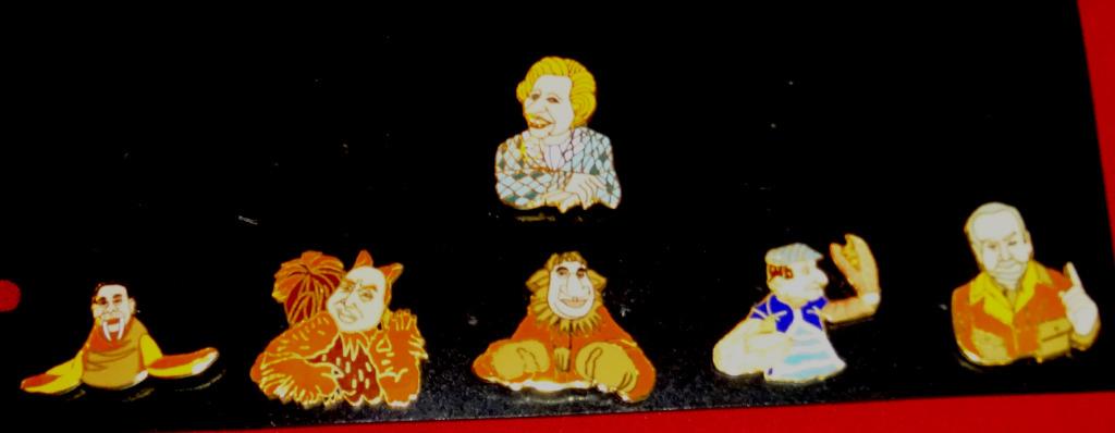 Pins Spitting Image (BBC), Ophalen of Verzenden, Zo goed als nieuw