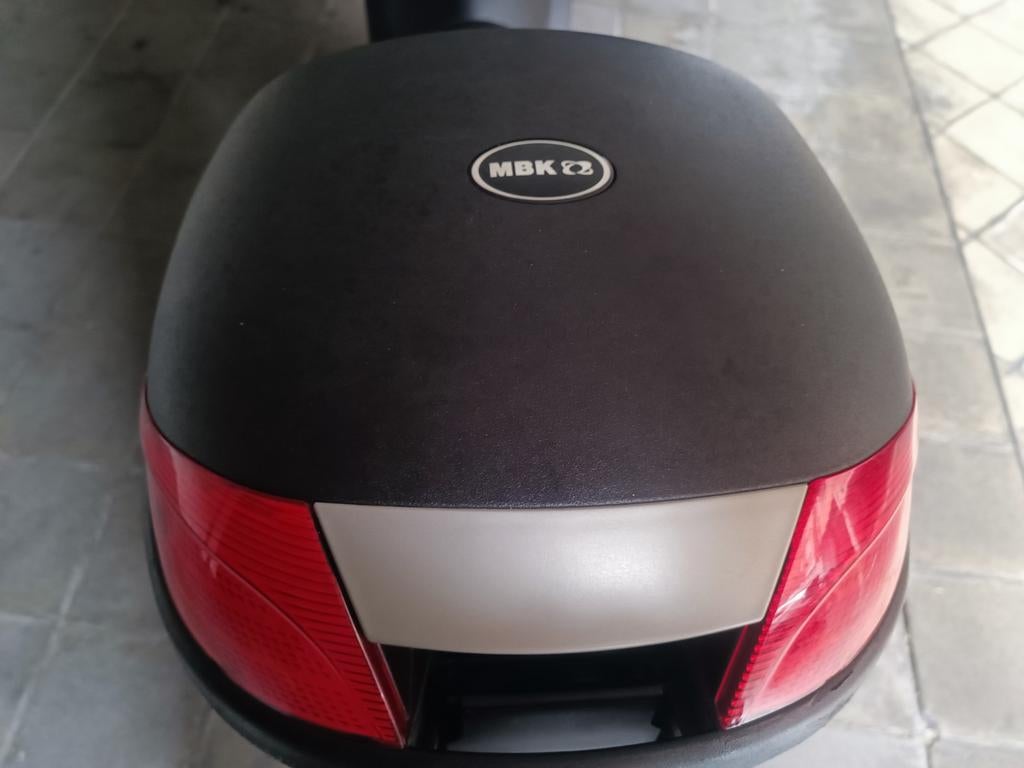 MBK Yamaha neos ovetto topkoffer met sleutelhouder, Motoren, Ophalen of Verzenden, Zo goed als nieuw