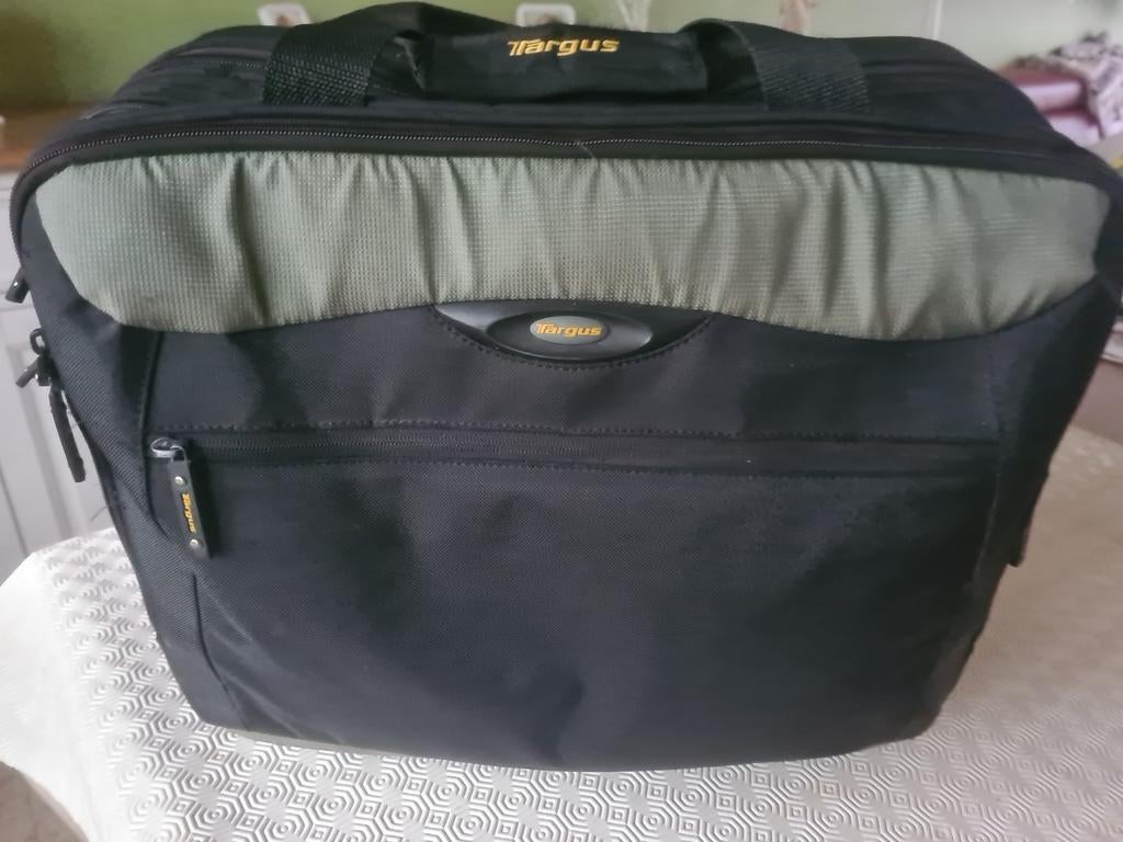 Laptop trolley merk Targus  met wielen., Ophalen of Verzenden, 17 inch of meer, Gebruikt, Trolleytas