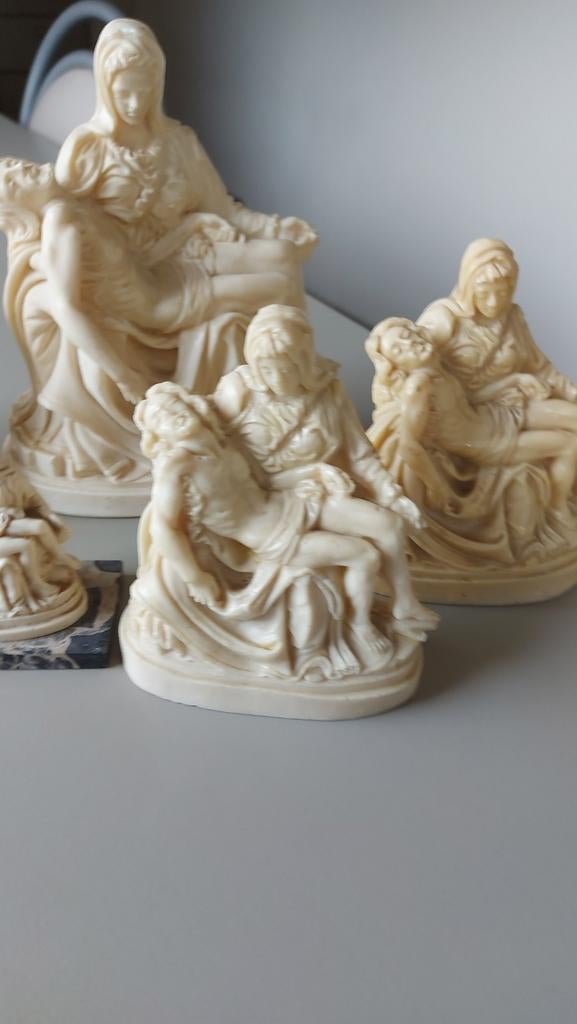 Replica  Pieta` van  Michaelango 5 stuks, Ophalen