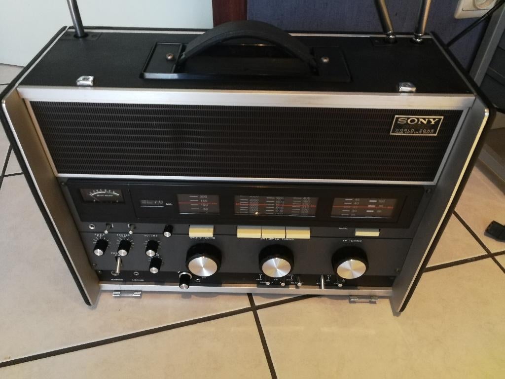 wereld radio Sony CRF 220 uit 1972, Antiek en Kunst, Ophalen