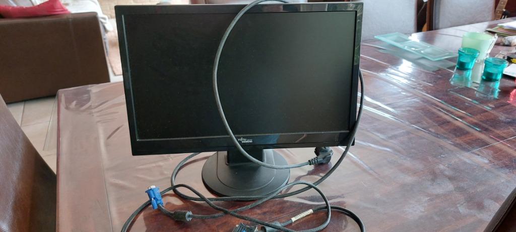 Écran d'ordinateur Fujitsu 19", Informatique & Logiciels, Autres résolutions, Enlèvement, Utilisé, Inclinable
