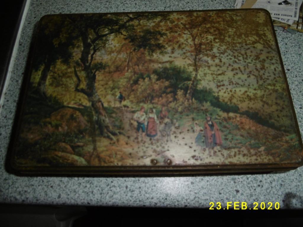 blik, oud blik jacques  met tafereel boswandeling  relief, Verzamelen, Ophalen of Verzenden, Gebruikt, Koek(jes), Overige merken