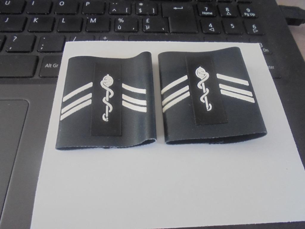 sergeant medische dienst, Ophalen of Verzenden, Overige soorten, Embleem of Badge