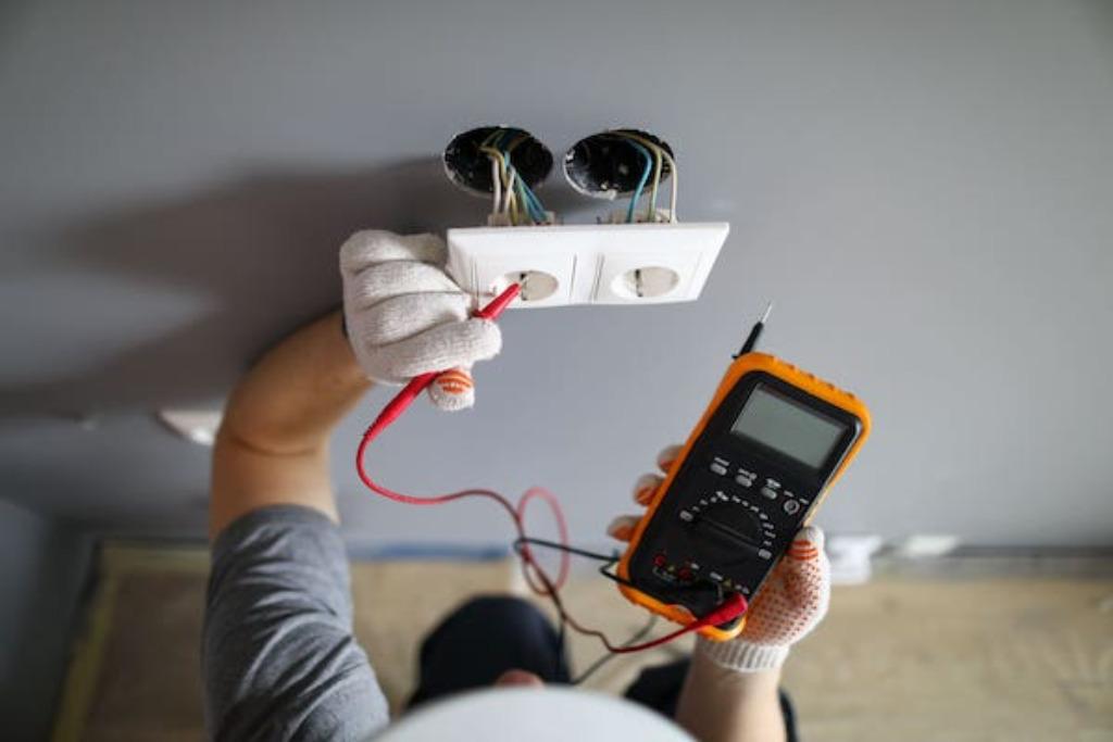 Travaux d'électricité, Ophalen, Nieuw