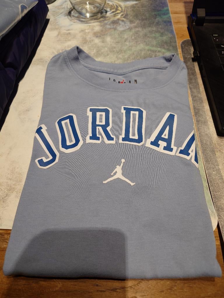 T-shirt Nike Jordan 12-13j 147-163 cm blauw grijs, Gebruikt, Ophalen of Verzenden, Shirt of Longsleeve, Nike Jordan
