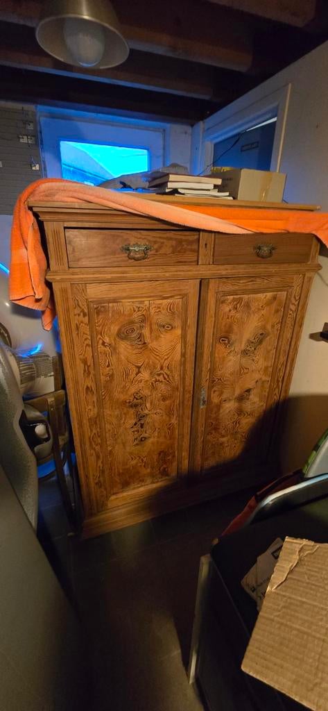 Armoire en pitch pine, Enlèvement