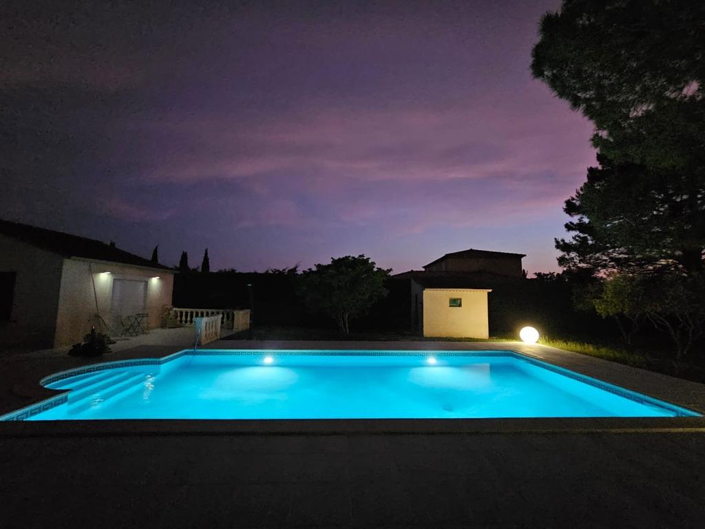 Provence vacances Ventoux, villa avec piscine, 4 ch., 8 pers, Propriétaire, Village, Maison de campagne ou Villa, 8 personnes