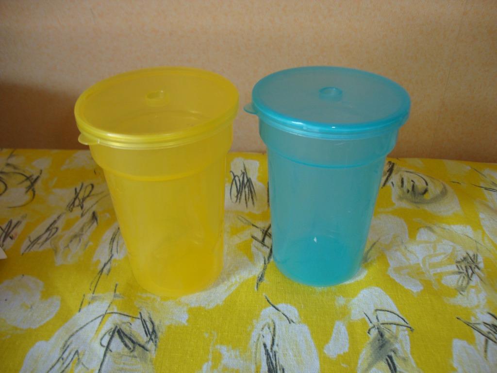 2 tasses Tupperware pour y mettre une pincée, Enlèvement ou Envoi, Comme neuf, Bleu, Bol ou Canette