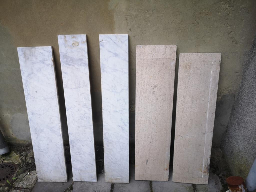 Tablettes en  marbre, Enlèvement