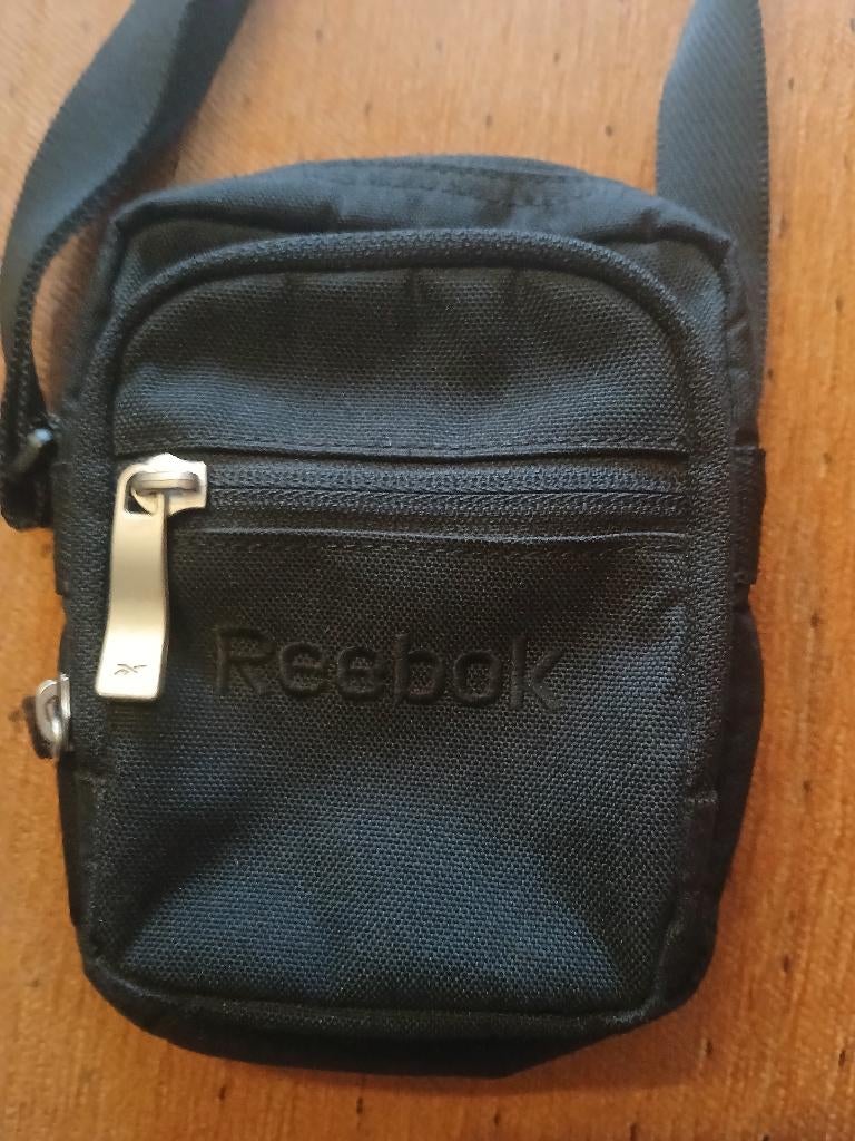 Petit sac à bandoulière Title Reebok — neuf et inutilisé, Autres marques, Cuir, Enlèvement ou Envoi, Comme neuf