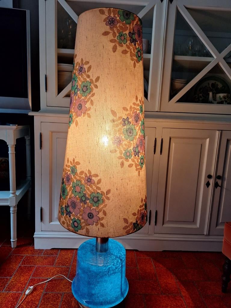 Lampadaire vintage en verre opalin et laiton doré, 1972, Enlèvement