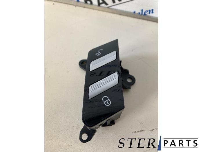 Commutateur verrouillage central des portes d'un Mercedes S-, Autos : Pièces & Accessoires, Enlèvement ou Envoi, 3 mois de garantie