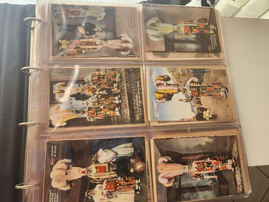 Collection de cartes postales anciennes, Enlèvement