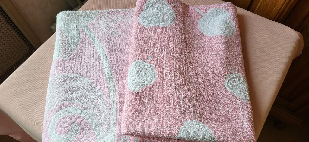 Serviettes, 2 serviettes de bain, détails de l'éponge (voir, Enlèvement ou Envoi, Utilisé, Rose, Serviette