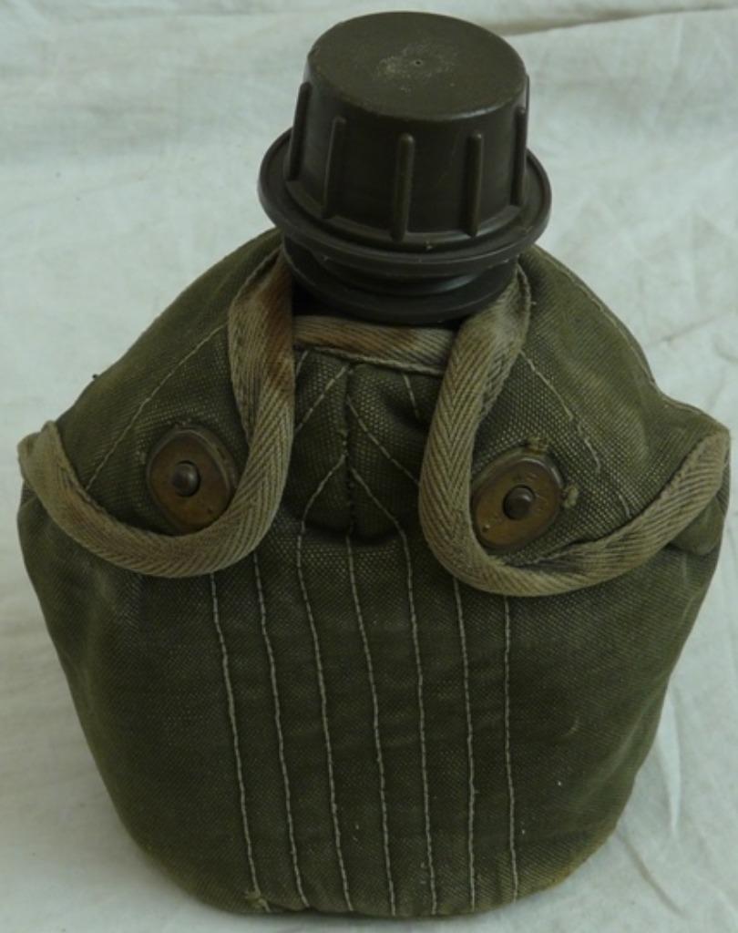 Veldfles / Canteen, met Hoes en Beker, KL, jaren'70.(Nr.1), Ophalen of Verzenden, Landmacht, Overige typen