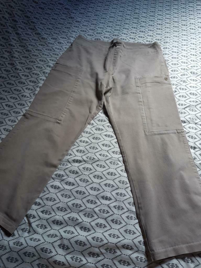 heupbroek van merk kishido maat 42, Kleding | Dames, Ophalen, Beige, Maat 42/44 (L), Zo goed als nieuw