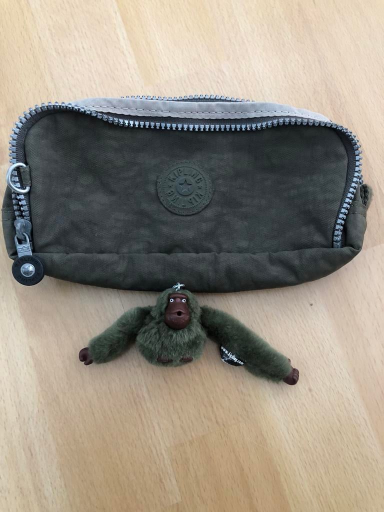 Kipling 3-delige pennenzak, kakigroen , geen gebruikssporen, Ophalen of Verzenden, Zo goed als nieuw