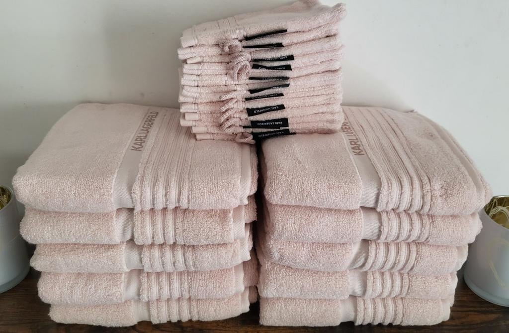 5 handdoeken + 6 washandjes van *KARL LAGERFELD* Nieuw, Ophalen of Verzenden, Nieuw, Roze, Handdoek