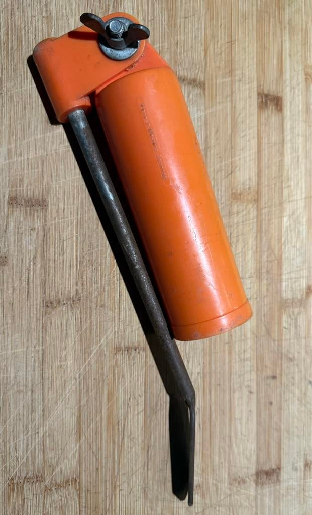 Inklapbare oranje hengelsteun, Ophalen, Gebruikt