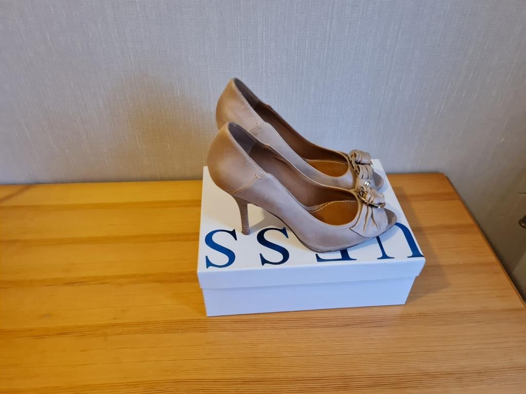 Prachtige Guess lederen pumps maat 39, Pumps, Guess, Beige, Ophalen of Verzenden