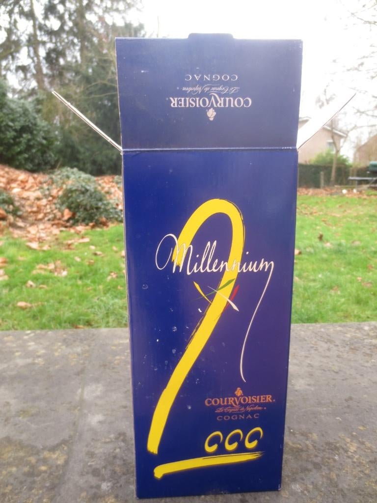 Cognac Courvoisier Millennium 2000, Collections, Vins, Enlèvement ou Envoi, Pleine, Comme neuf, Autres types