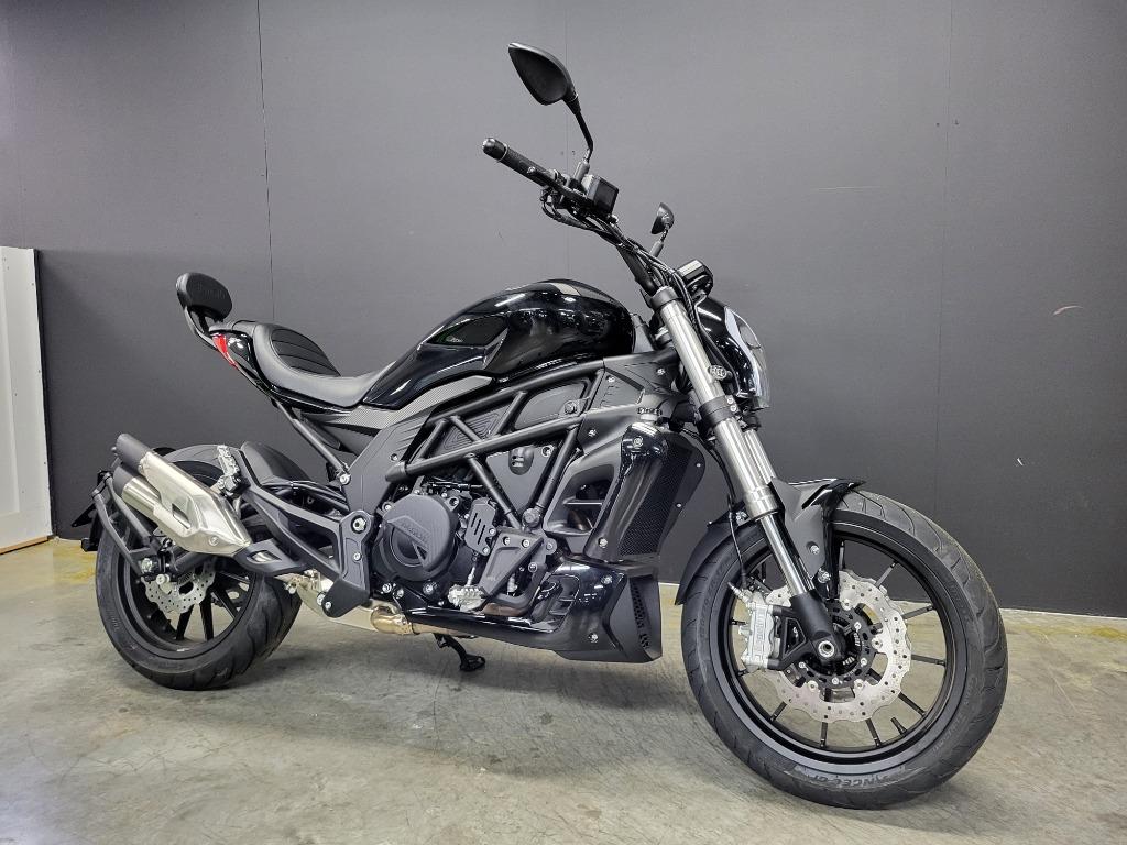 Benelli 502 C (A2) (5j garantie, 1j Assistance), 2 cilinders, Bedrijf, ABS, 12 t/m 35 kW
