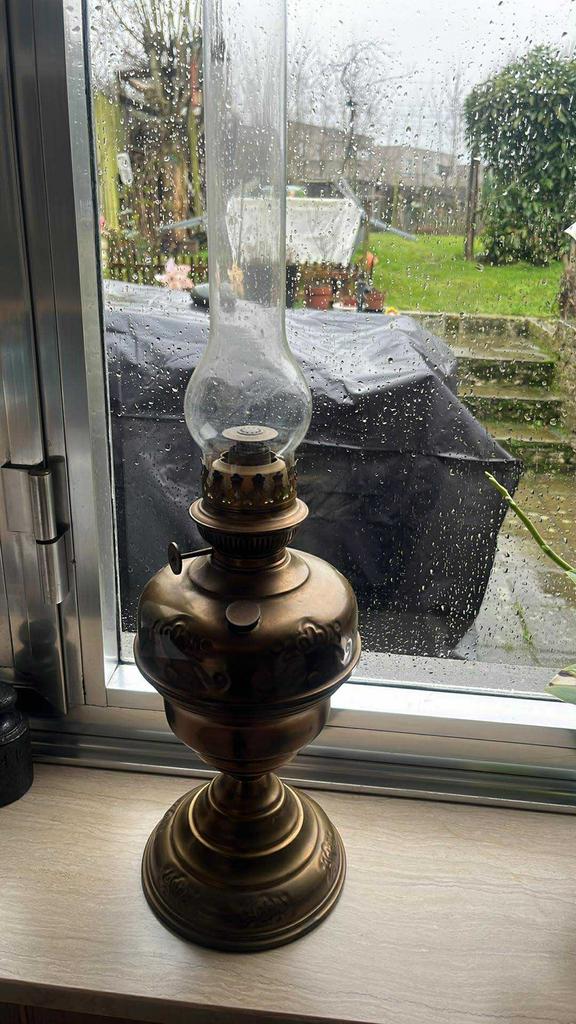 Prachtige vintage messing petroleumlamp, Antiek en Kunst, Ophalen
