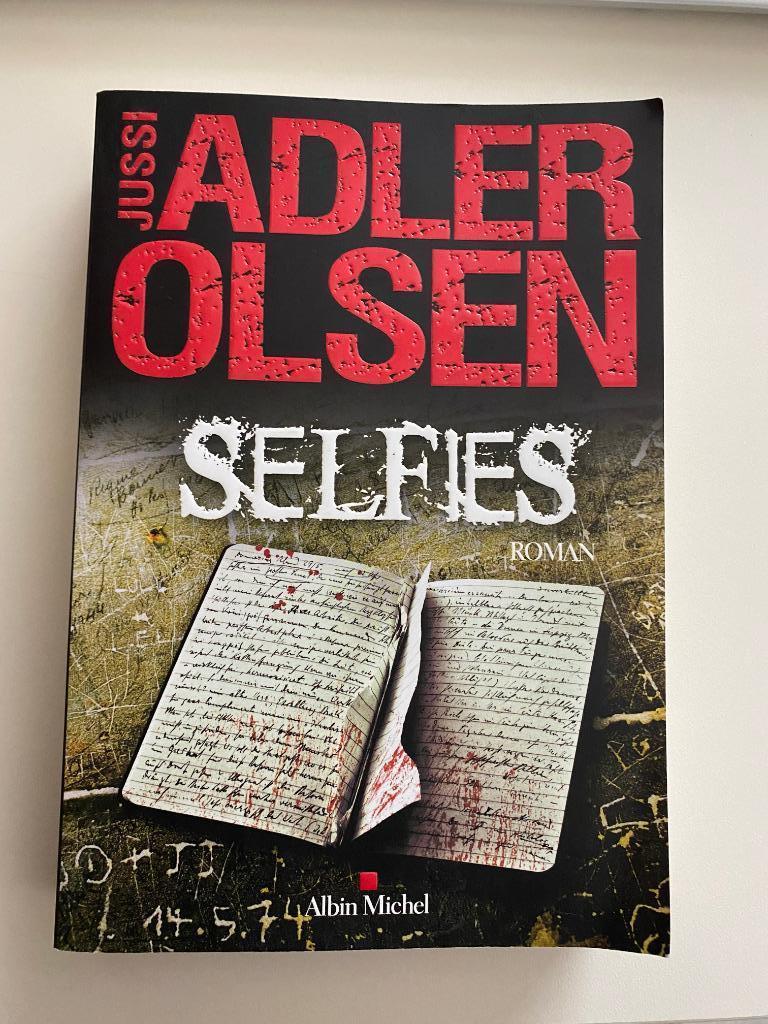 Selfies - Adler Olsen, Boeken, Thrillers, Gelezen, Ophalen of Verzenden