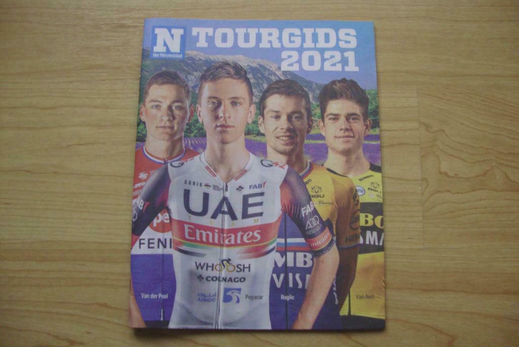 Tourgids 2021 (Het Nieuwsblad), Livres, Journaux & Revues, Utilisé, Journal, Enlèvement ou Envoi