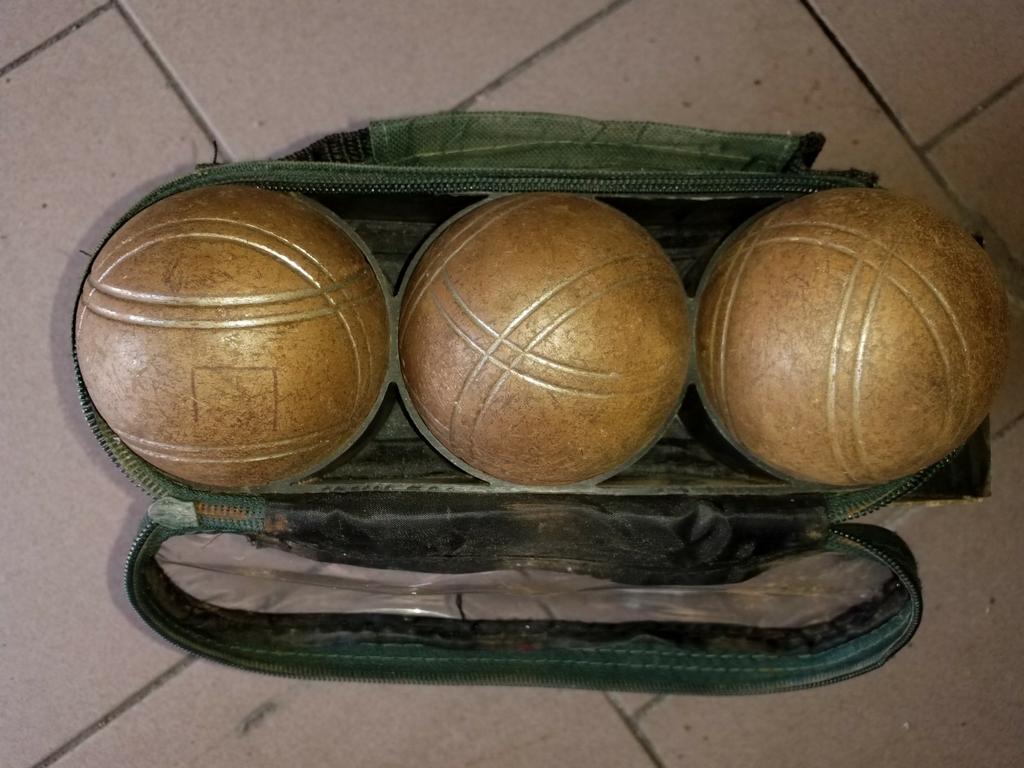 3 boules de petanque sans poid ni marque, Ophalen, Zo goed als nieuw