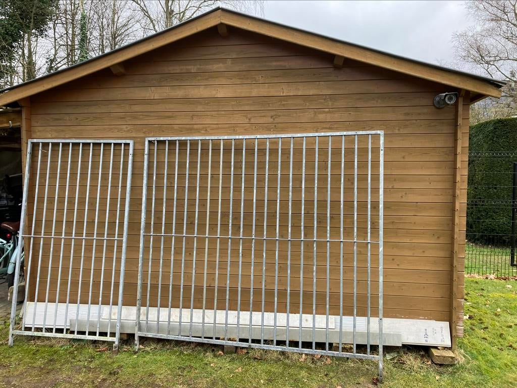2 panelen hondenren, Ophalen, Zo goed als nieuw