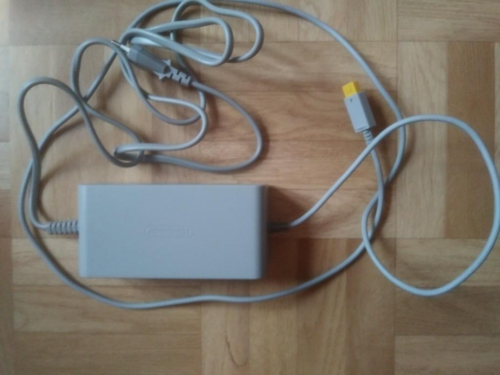 Nintendo Wii-U Voeding WUP-002(EUR) 15V/5A adapter., Ophalen of Verzenden, Gebruikt, Wii U, Oplader of Kabel