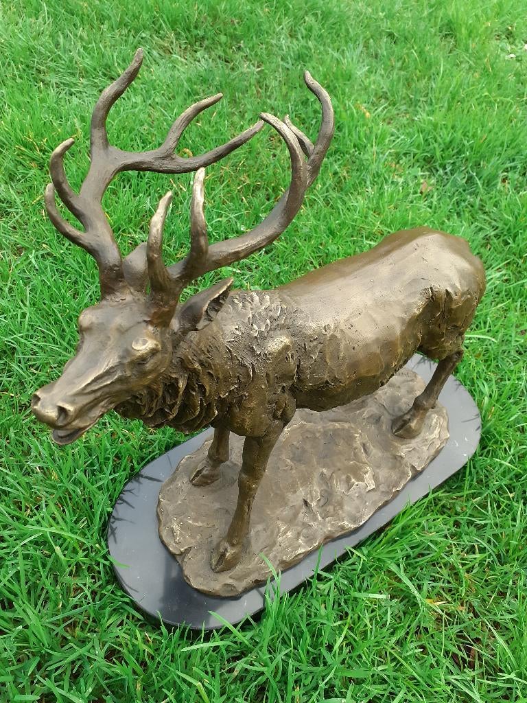 SUPERBE GRAND CERF EN BRONZE SIGNE, Enlèvement